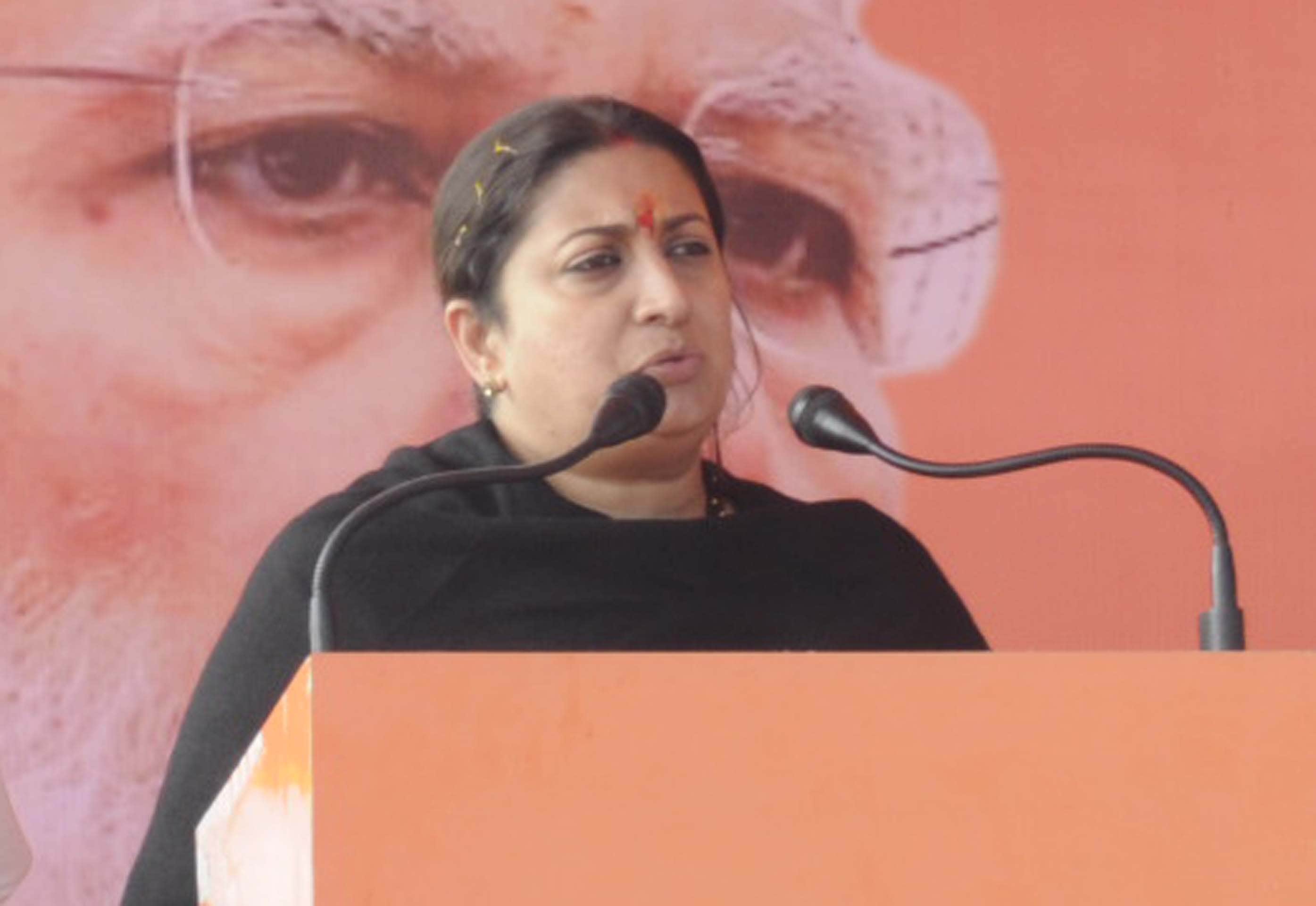 smriti irani clap for corona warriors with kids video viral