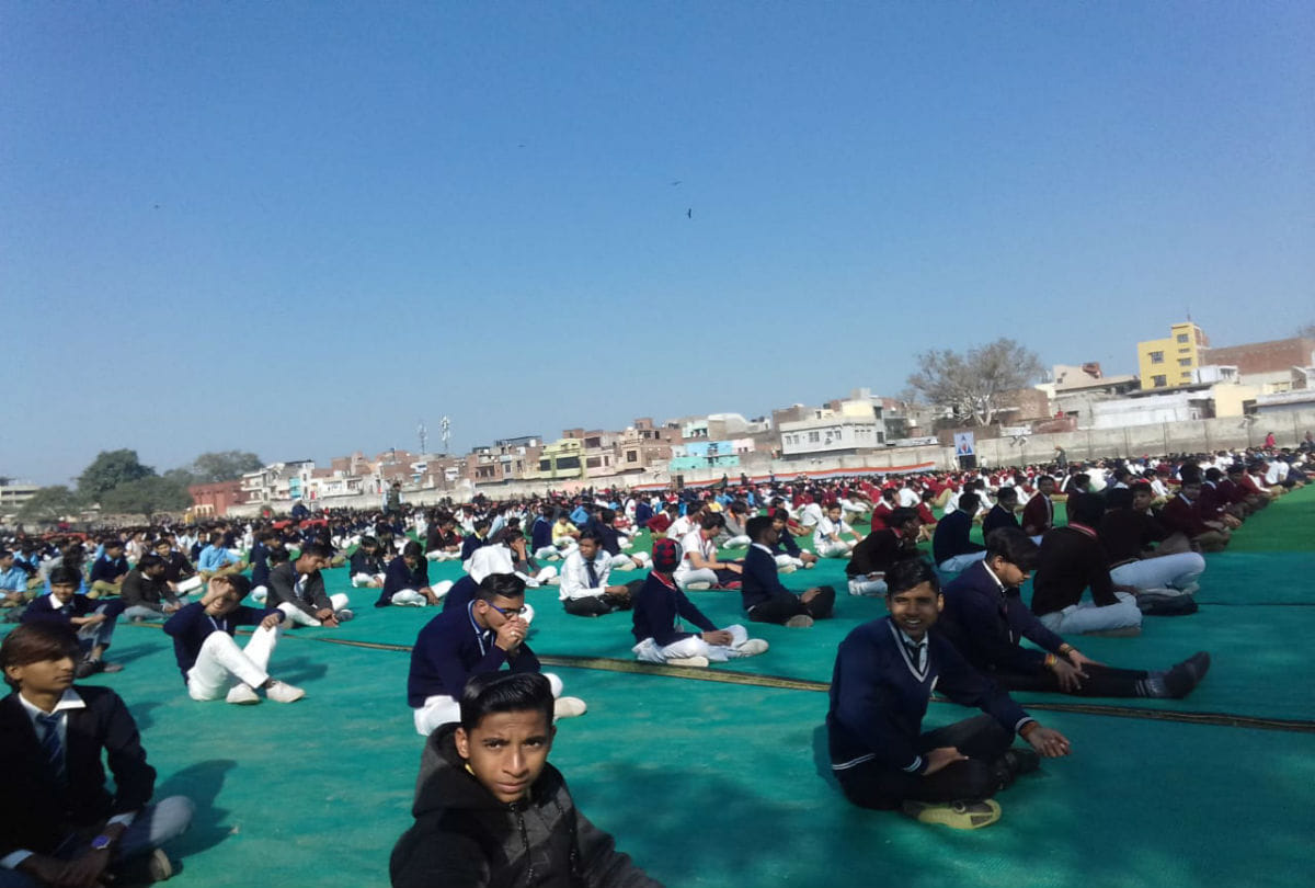 20 thousand youth did Surya Namaskar on Agra College ground