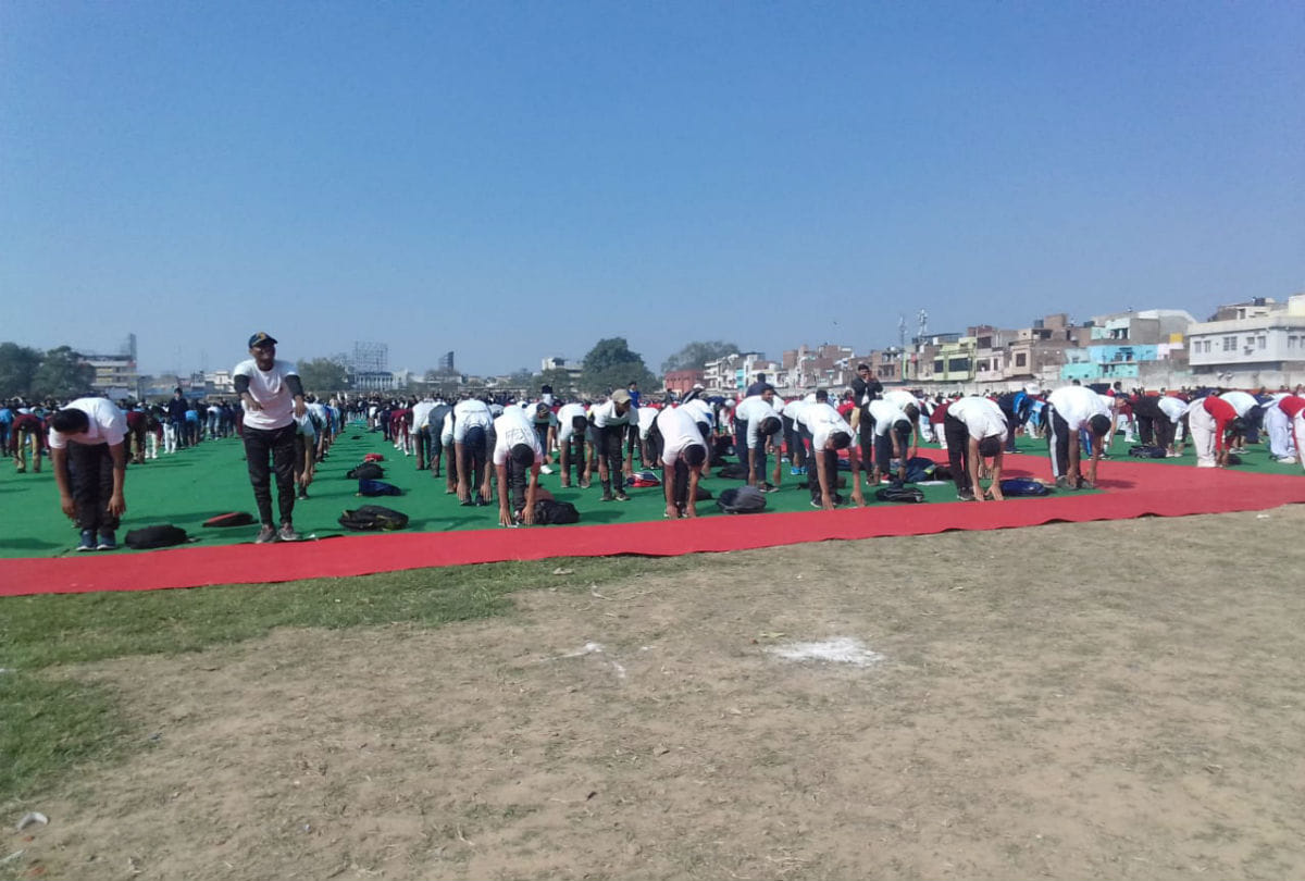 20 thousand youth did Surya Namaskar on Agra College ground