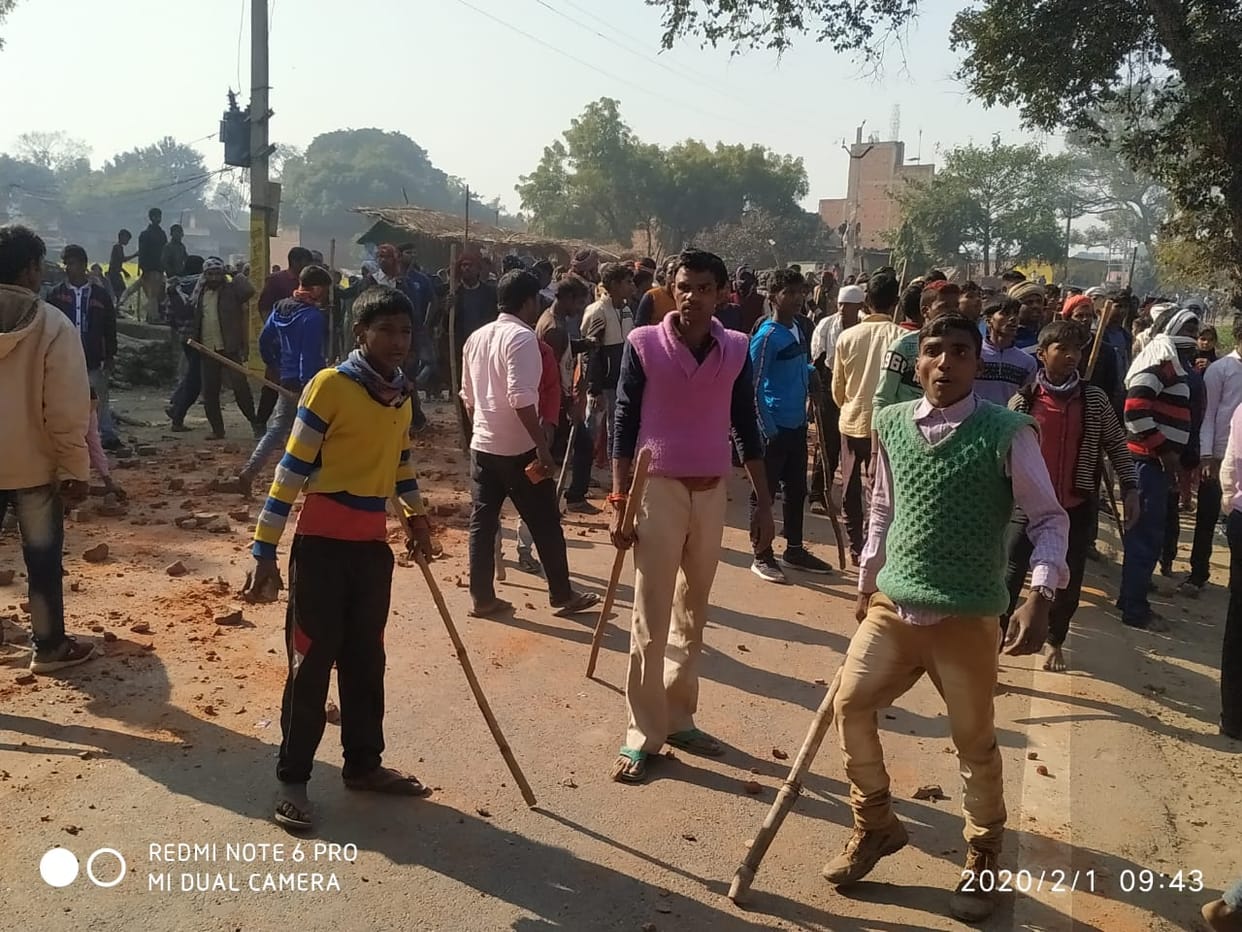 After  dispute in two villages about installation of statue, fighting and stone-pelting started
