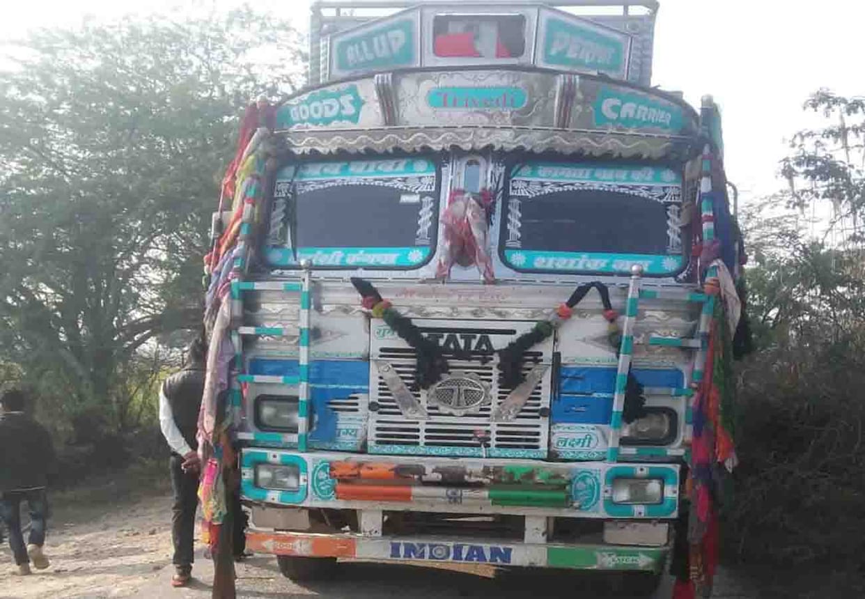 one labour died,25 injured in accident