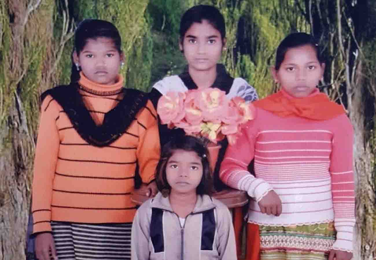 mother committed suicide with her four daughter in fatehpur up