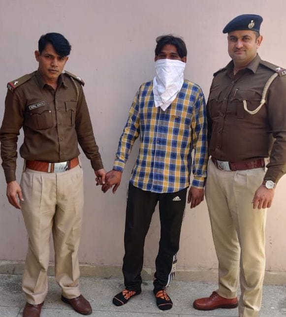 robbery accused caught by friend's wedding colleagues try to get rid of