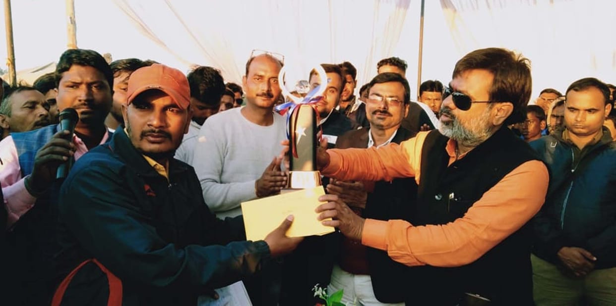 Maqsood Alam's team dominates in the final of the cricket competition