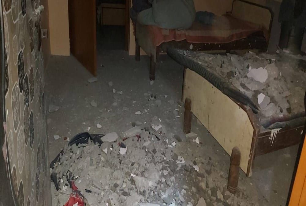 Mountain Collapse on Badrinath Highway, Debris fall on car and Houses Se  photos