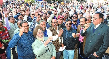 Customers were halakan on the very first day of the banks strike