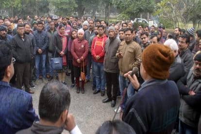 Bank strike: seven hundred crore business affected on first day in meerut