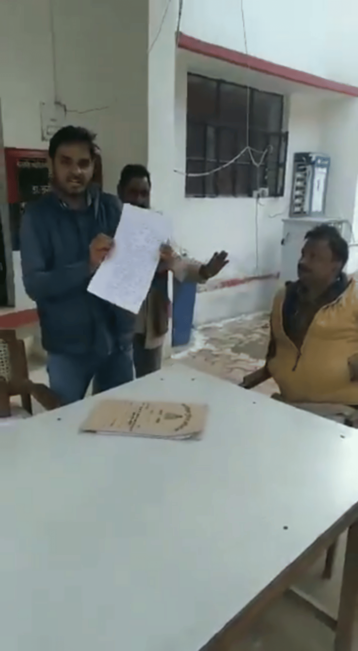 Video viral policeman beaten a student in bhadohi