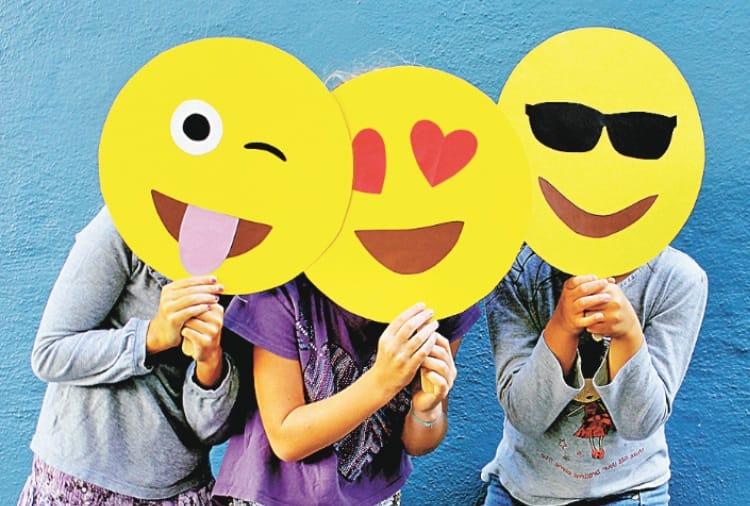 Tips to Use Emoji While Chatting on Whatsapp and Facebook