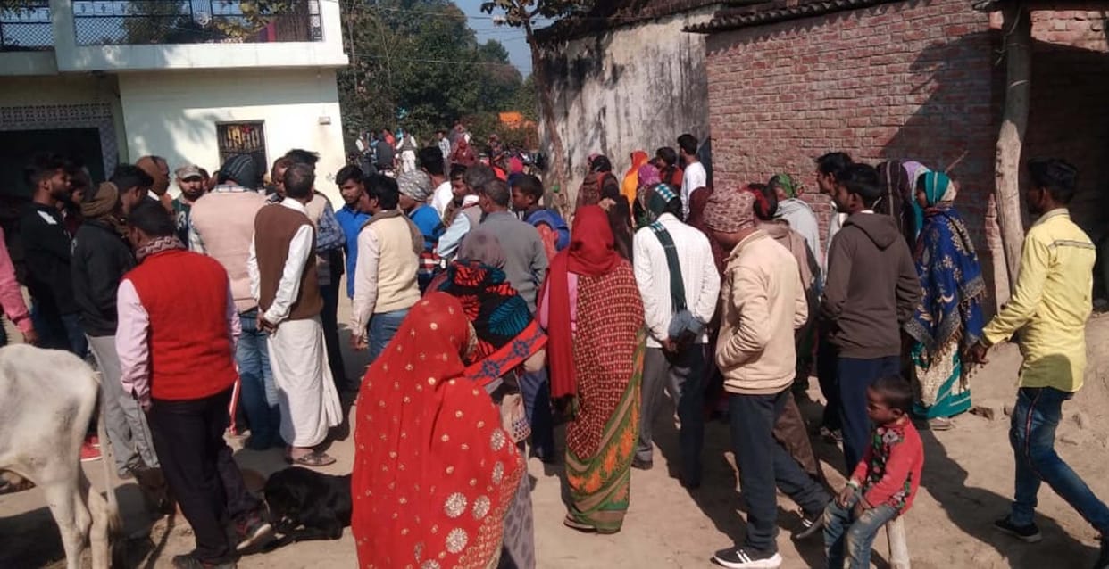Pratapgarh: dead body in the farm after killing the married woman