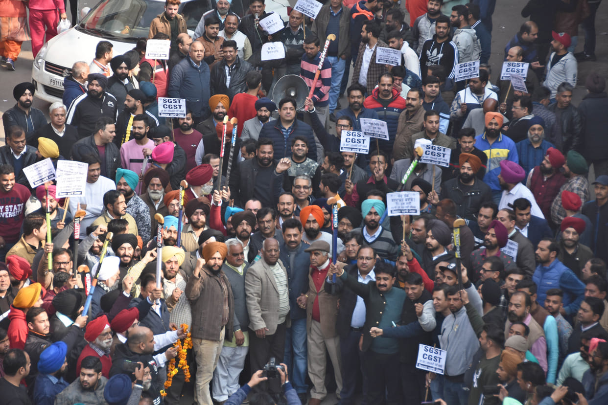 businessman organisation gst  officer against  protest ludhiana