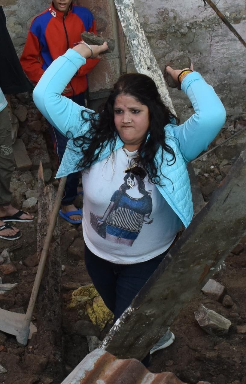 Stoned on police if illegal construction broke