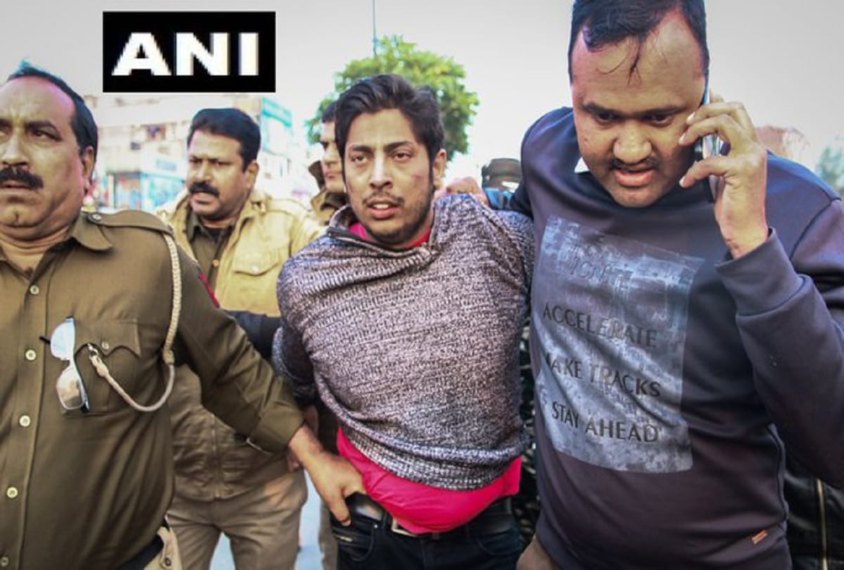 Localite Kapil Gujjar fired bullets during Shaheen Bagh caa Protest, caught by police