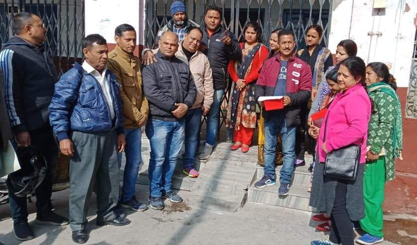 Councilors set lock, protest in municipal office