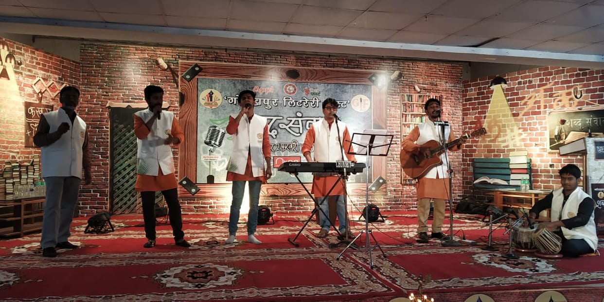 Grand musical of nirgun band in Gorakhpur Literary Festival