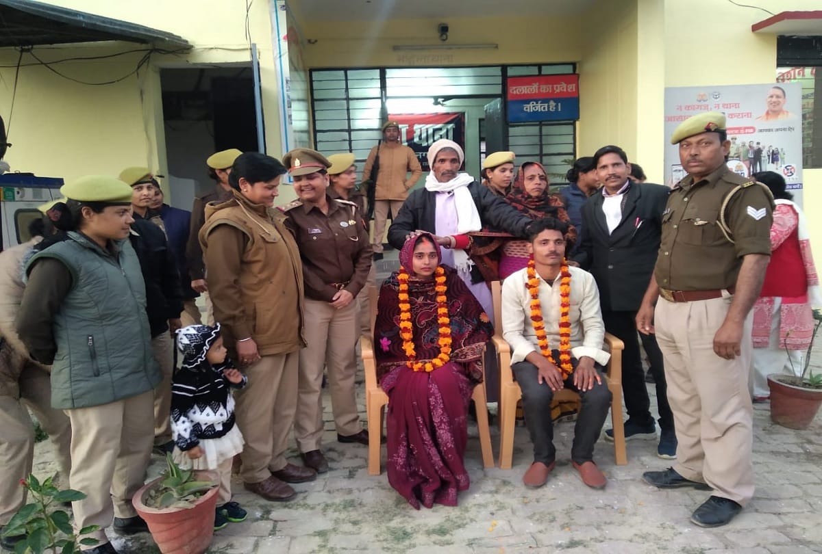 Lover couple got married in a woman police station in Sant Kabir Nagar
