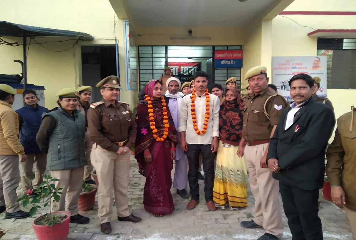Lover couple got married in a woman police station in Sant Kabir Nagar