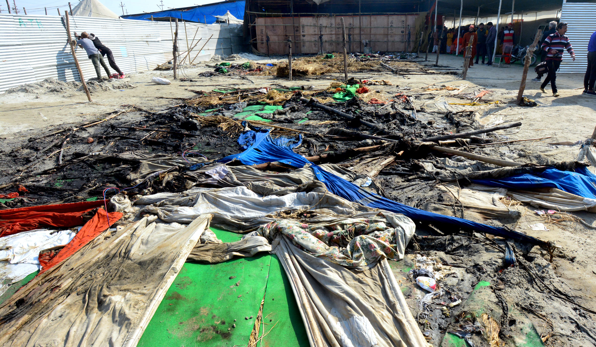 Fire in Swami Vasudevanand's camp at Magh fair, two tents ashes