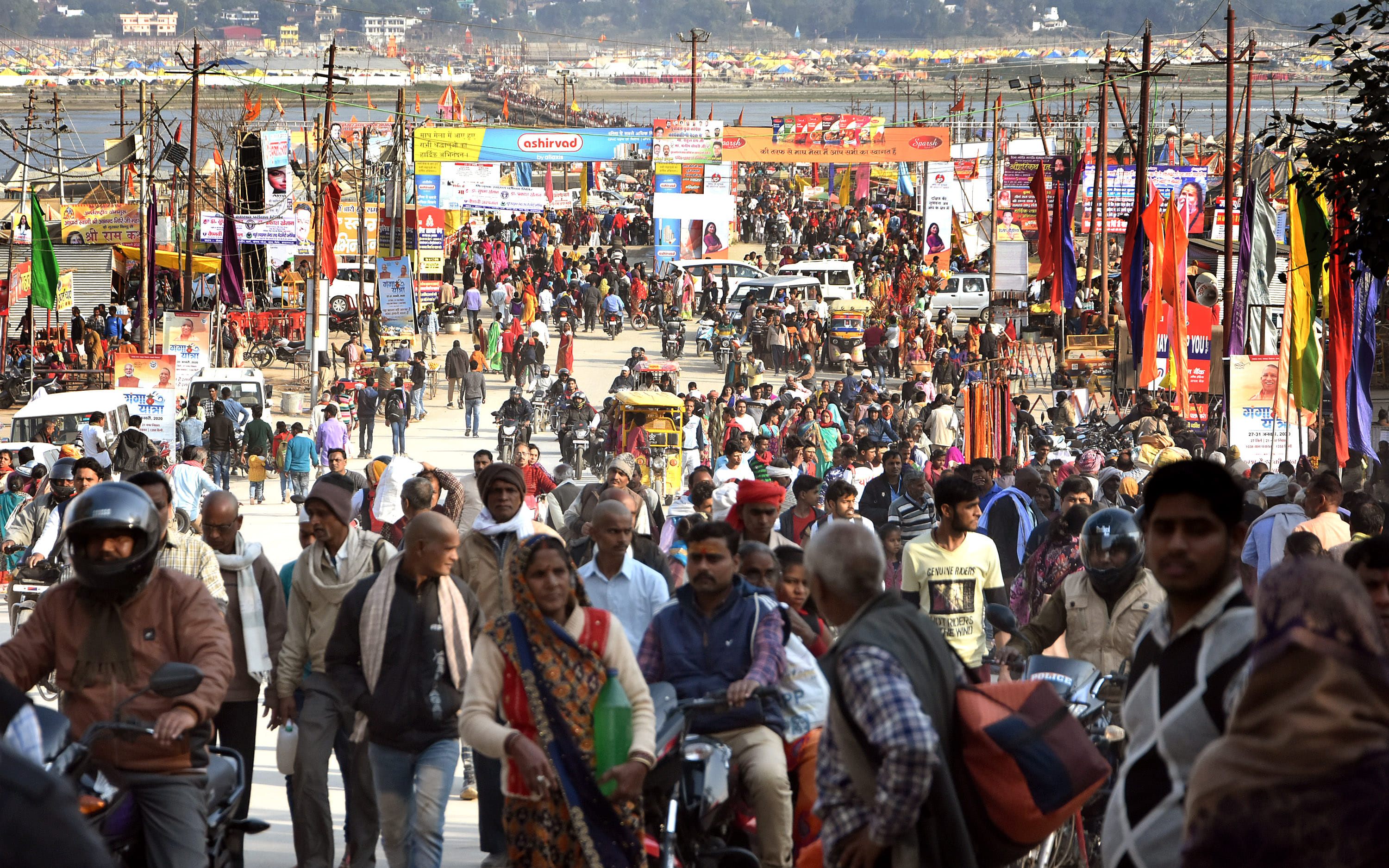 Lakhs of devotees took a holy dip in the confluence on Achala Saptami in Prayagraj