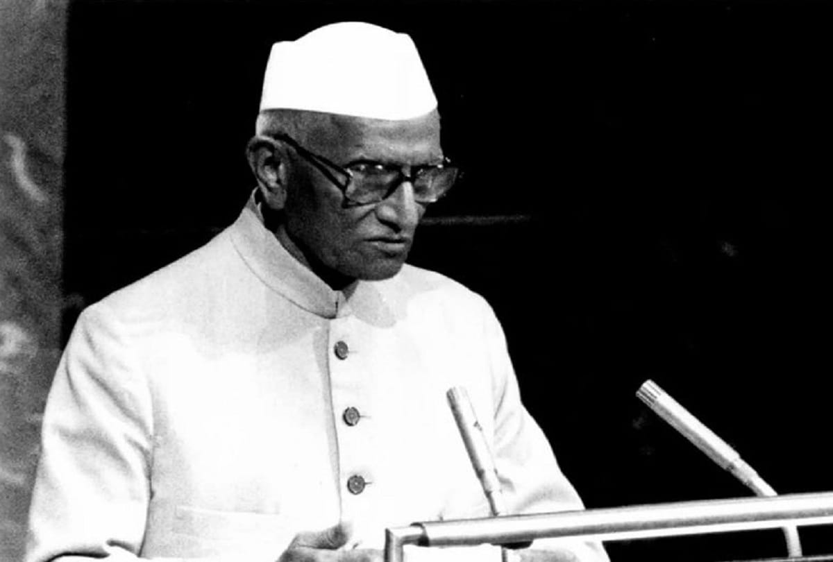 Modi pays tribute to former PM Morarji Desai birth anniversary
