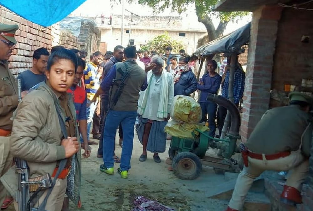 A man murdered his wife and take her head to police station in Barabanki.