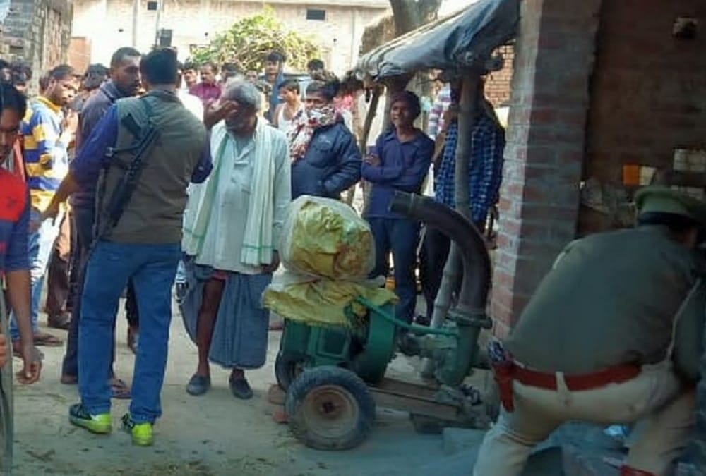 Barabanki man killed his wife and take head Roamed on Road people created video