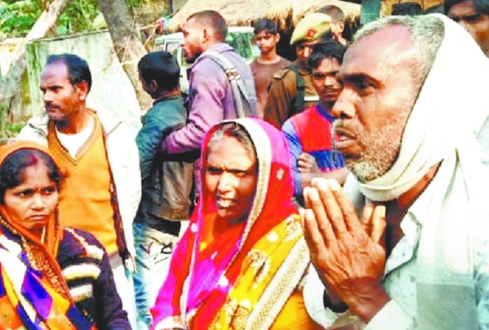 Barabanki man killed his wife and take head Roamed on Road people created video