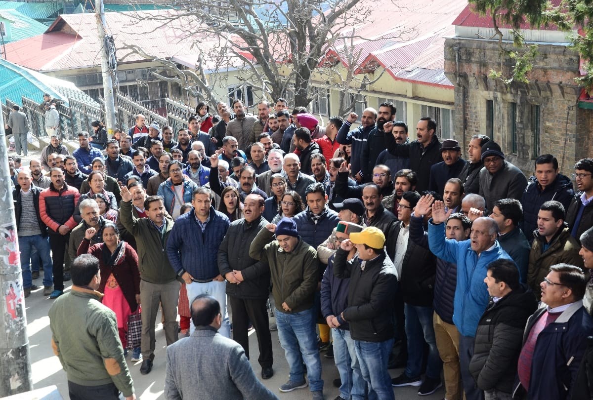 banks strike second day in himachal pradesh