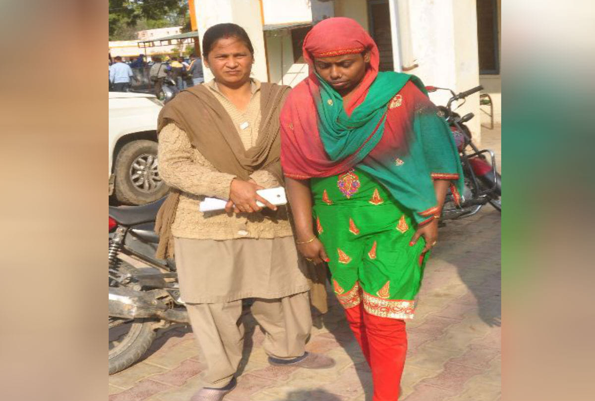 पुलिस गिरफ्त में बच्चा चोरी की आरोपी महिला
