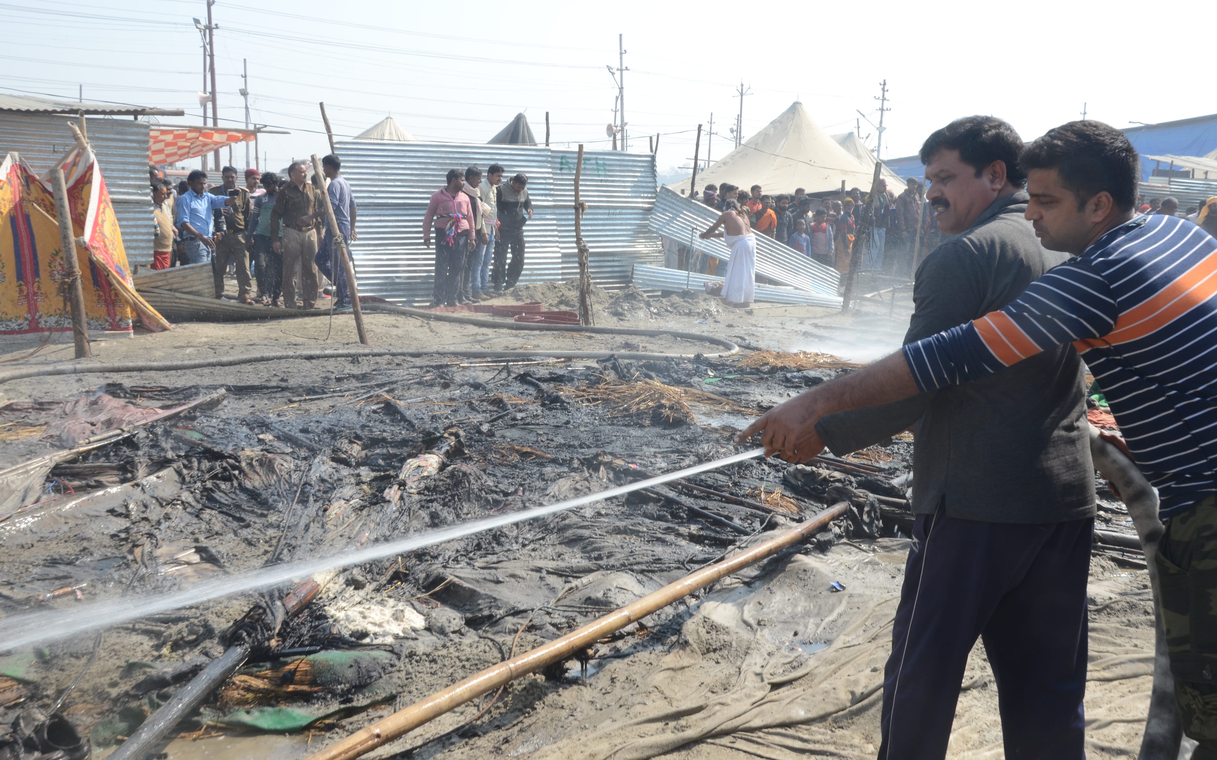 Fire in Swami Vasudevanand's camp at Magh fair, two tents ashes