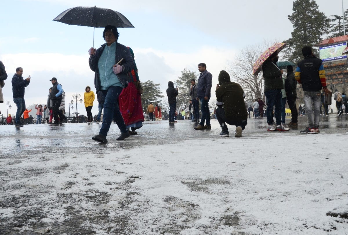 Snowfall again in Shimla, National Highway closed, people stuck in traffic jams on city roads
