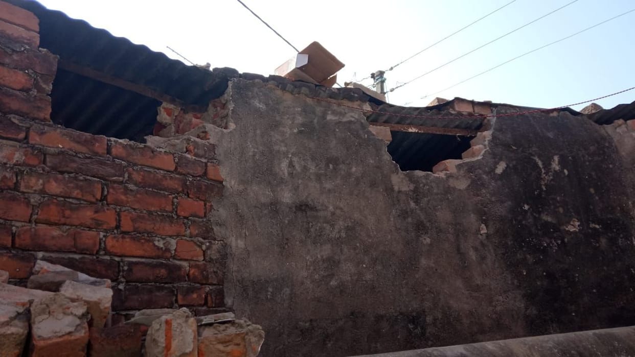 Thousands stolen from two shops in front of Kotwali