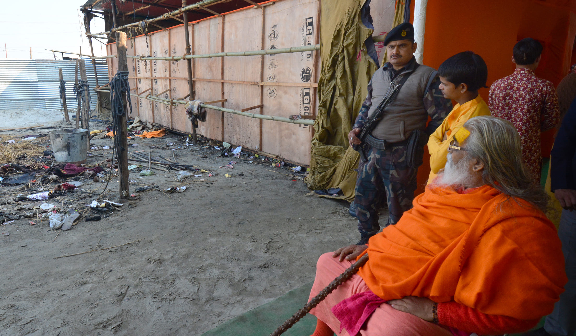 Fire in Swami Vasudevanand's camp at Magh fair, two tents ashes