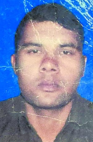 Road pits now killed a soldier