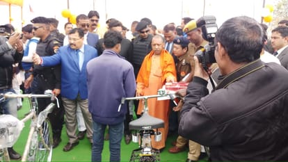 CM Yogi Adityanath inaugurated the Chief Minister Arogya Mela by cutting the lace