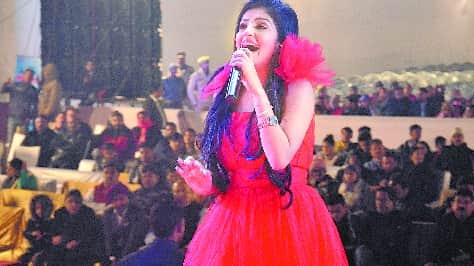 Amar Ujala star night's adornment of stars, people flocked to the notes