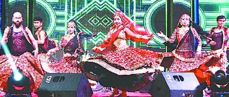 Amar Ujala star night's adornment of stars, people flocked to the notes