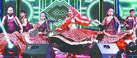 Amar Ujala star night's adornment of stars, people flocked to the notes