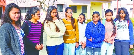 Angry students due to postponement of Nirbhaya incident