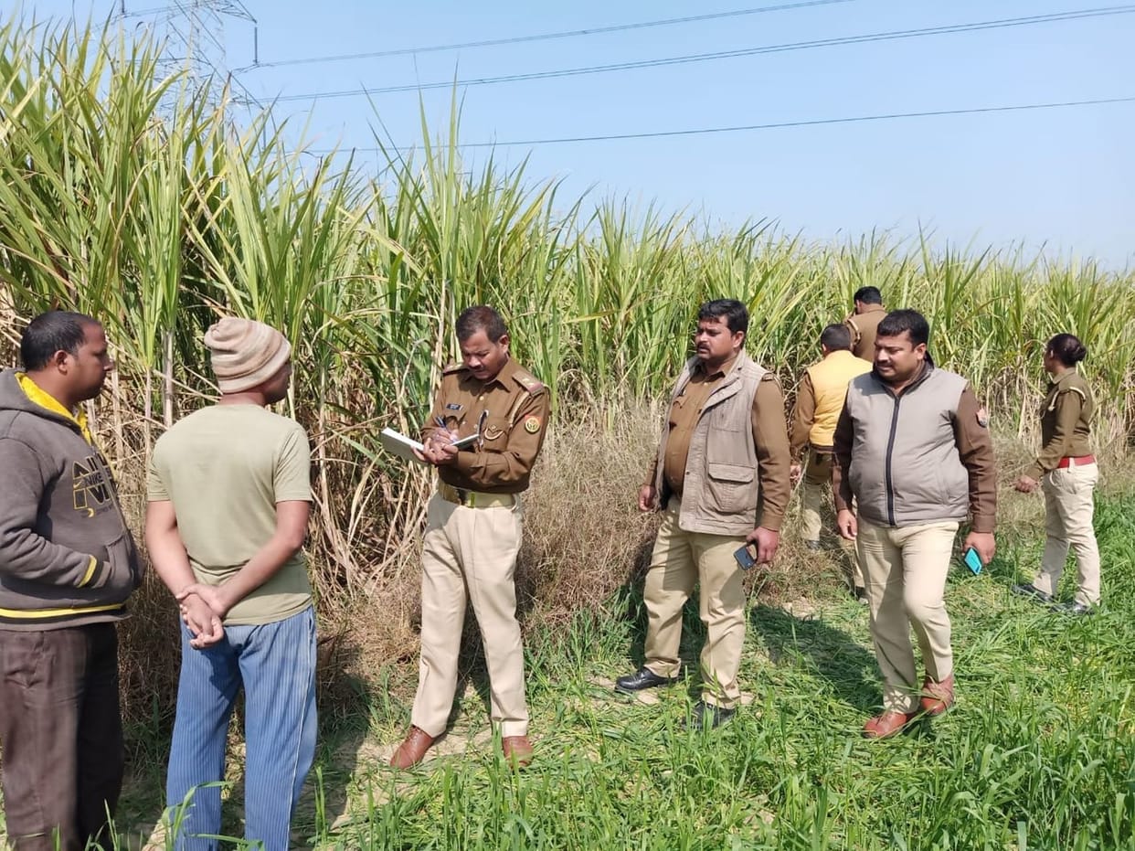 unknow women dead body in fild.