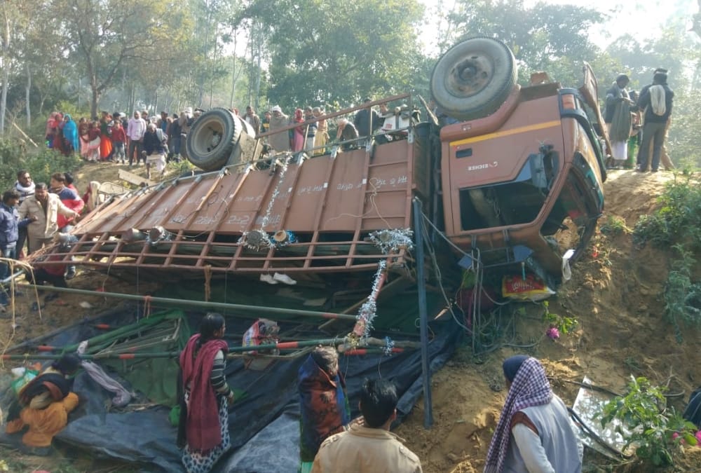 Accident of a DCM in Barabanki.