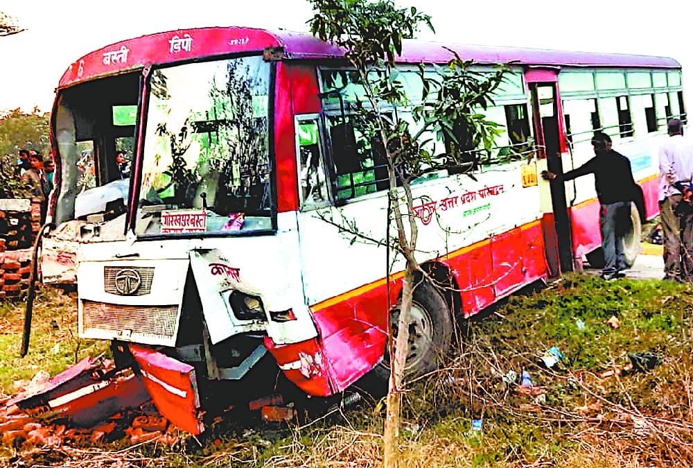 Bus and pickup accident in ayodhya.