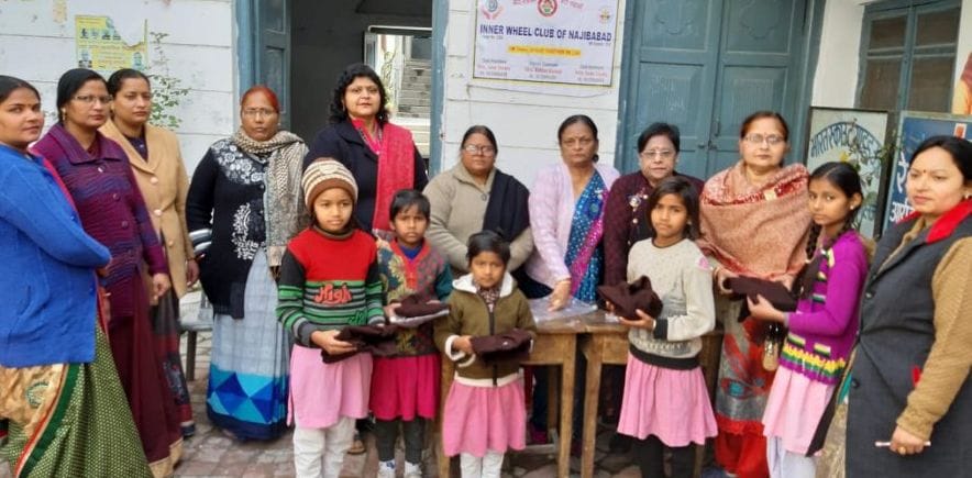 Innerwheel distributed sweaters to girl students