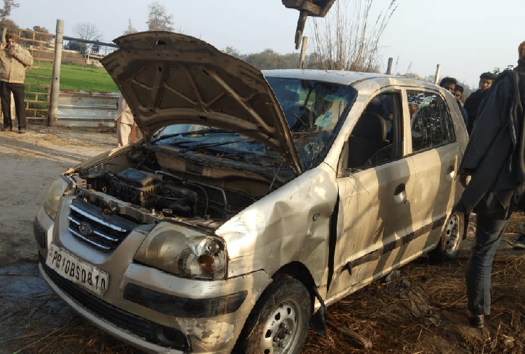 Car fell in rajasthan feeder, couple missing