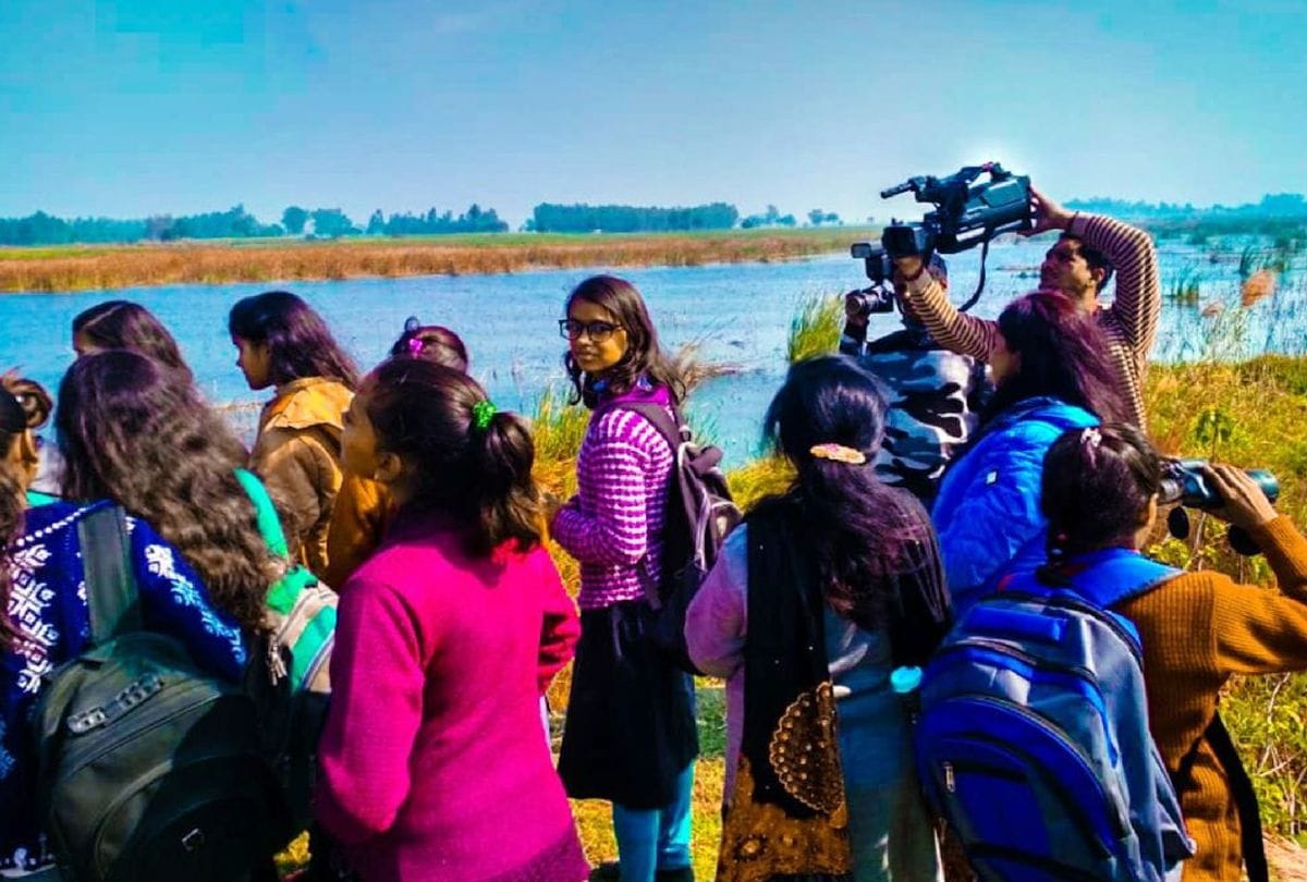 World Wetlands Day exotic birds reached at dariyavganj Lake kasganj
