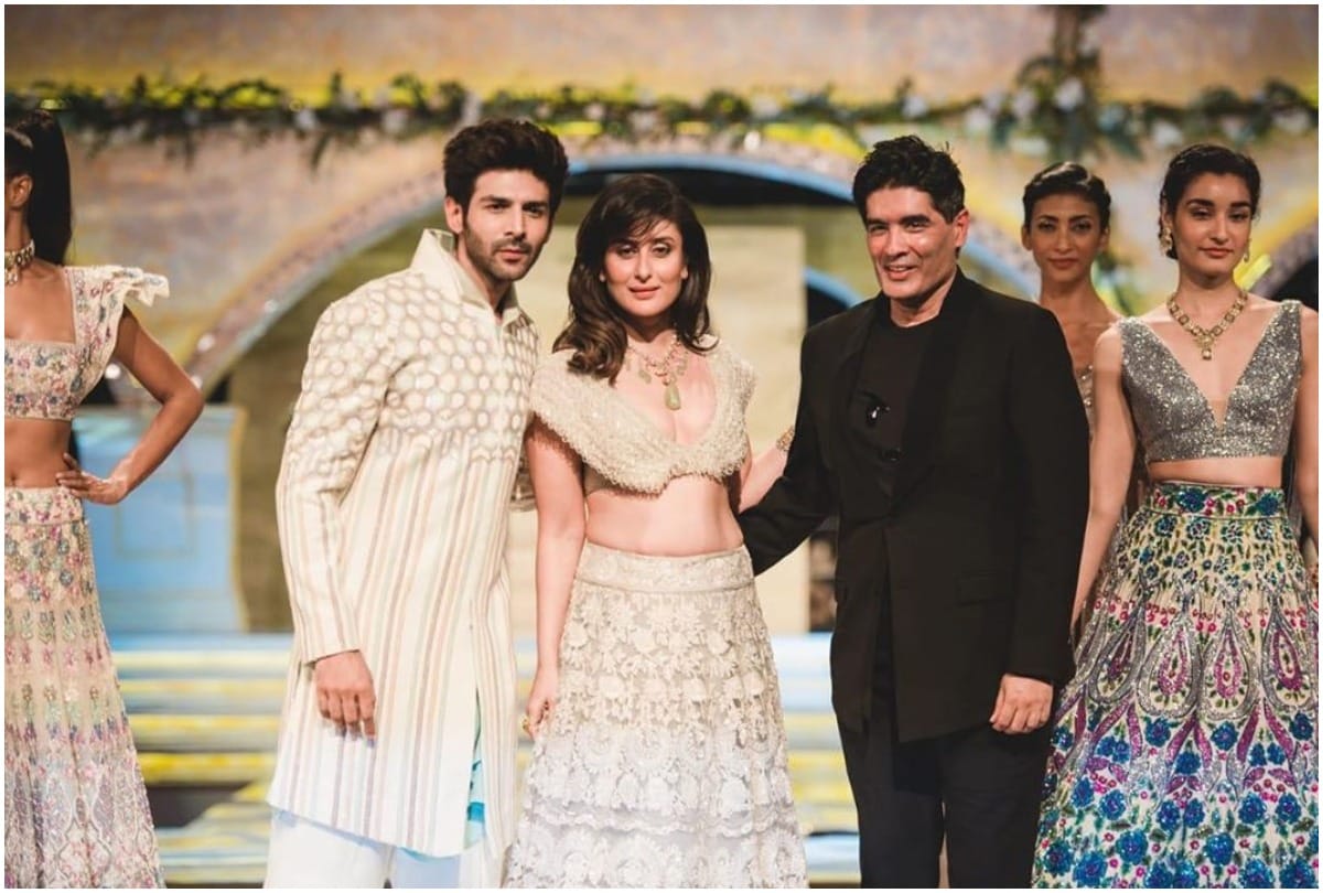 kareena kapoor walk on ramp with kartik aryan in manish malhotra lehenga