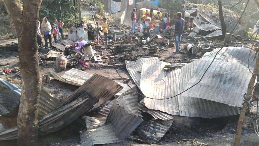 16 huts of 10 families in Agali