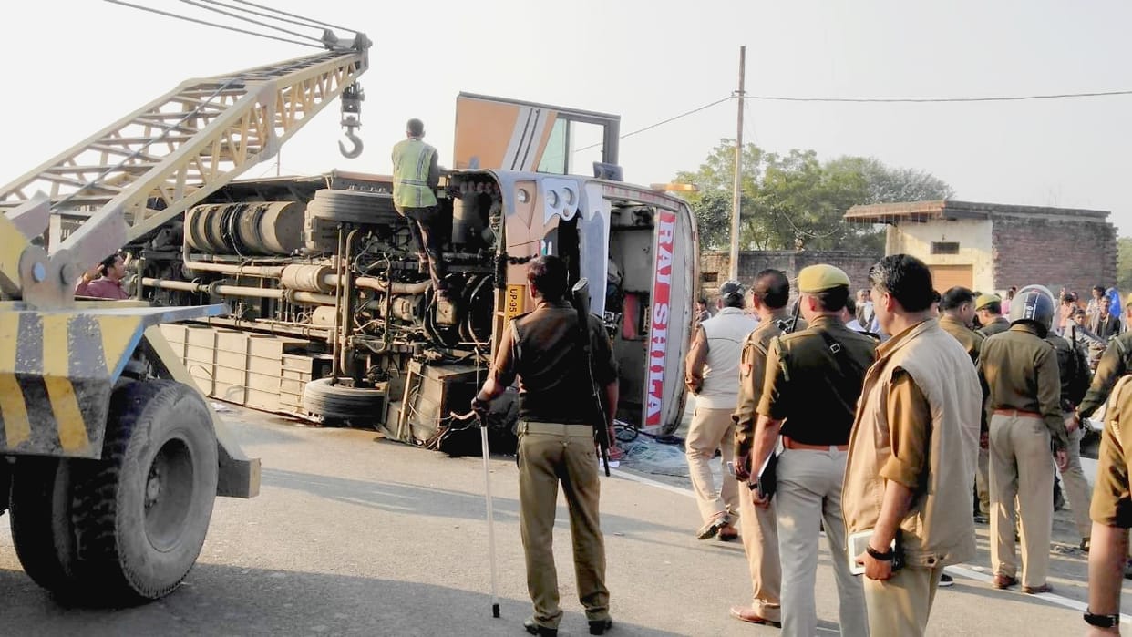Tourist bus overturned, 20 injured