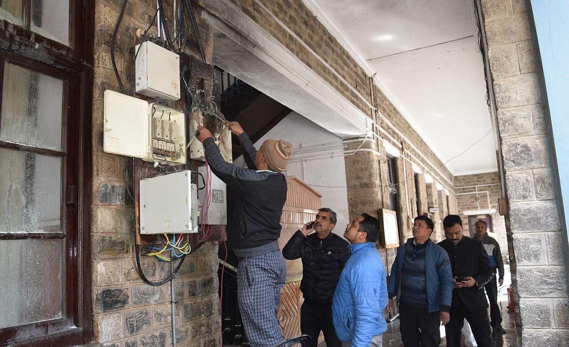 Fire erupted in civil court, chaos erupted