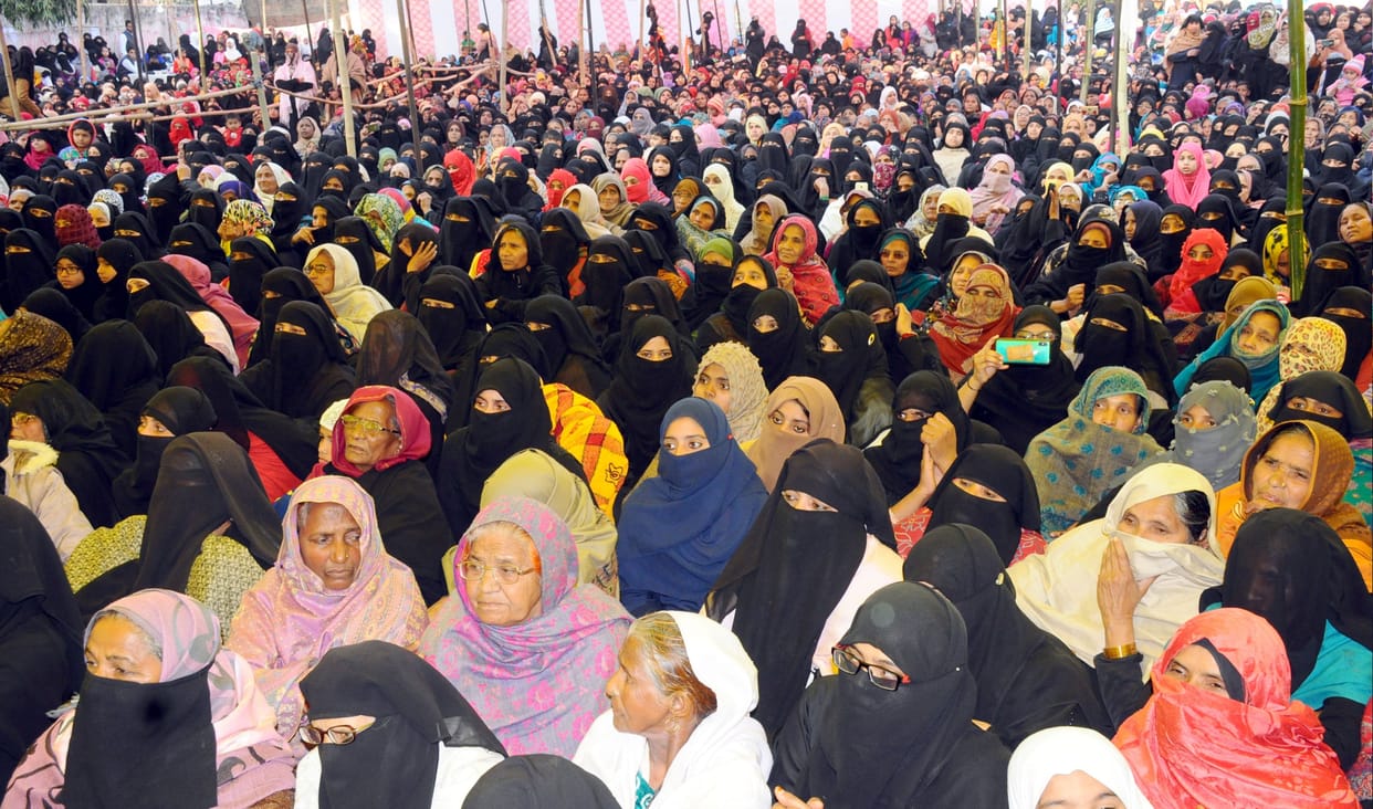 protest of woman on caa in sambhal